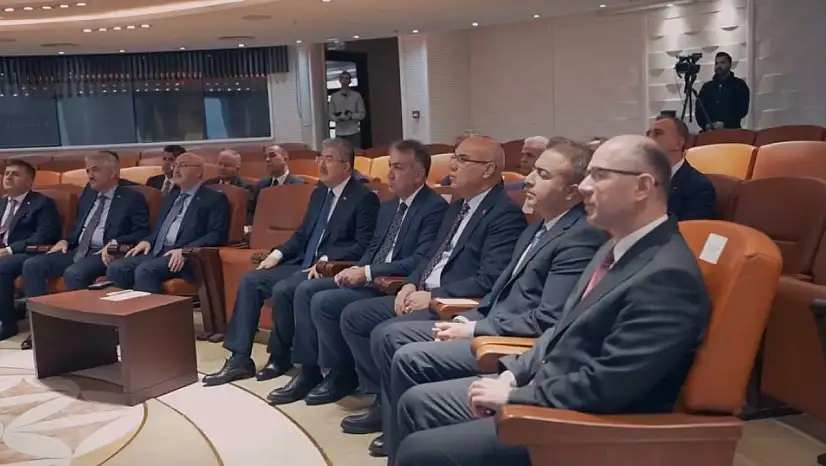 İçişleri Bakanı Yerlikaya, yerleri değişen valilerle bir araya geldi