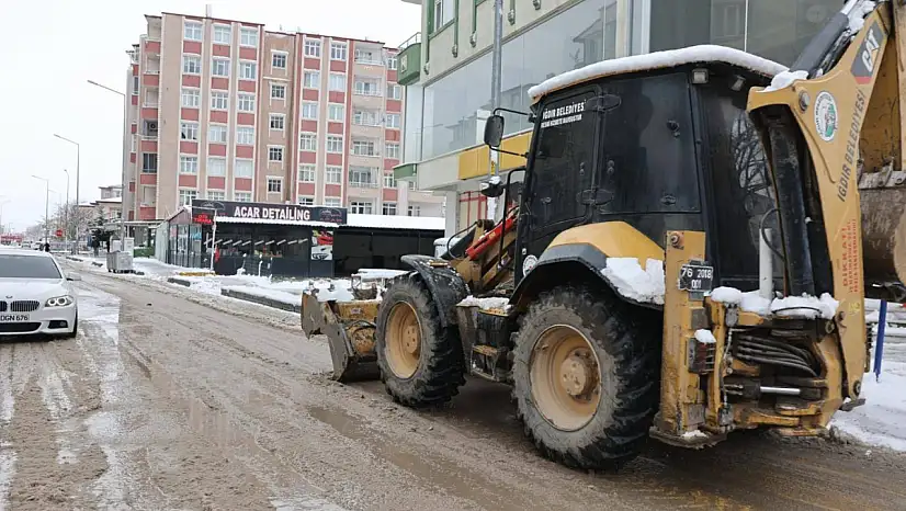 Iğdır'da Buzlanan Yollara Anında Müdahale