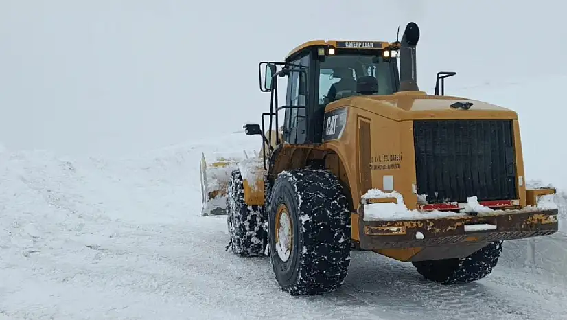 Iğdır'da Yoğun Kar Yağışına Anında Müdahale: Köy Yolları Ulaşıma Açıldı