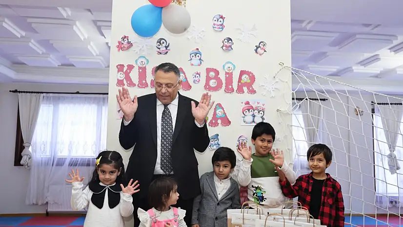 Iğdır Üniversitesi Rektörü Gürel, Anaokulu Öğrencilerinin İlk Karne Sevincine Ortak Oldu