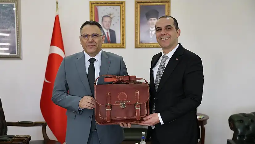 Iğdır Üniversitesi Rektörü Gürel'den Vali Taşolar'a Nezaket Ziyareti