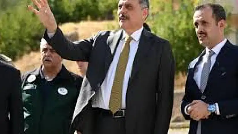 İspir'de heyelan sonrası AFAD koordinasyon toplantısı: 70 ev tahliye edildi, acil önlemler alındı.