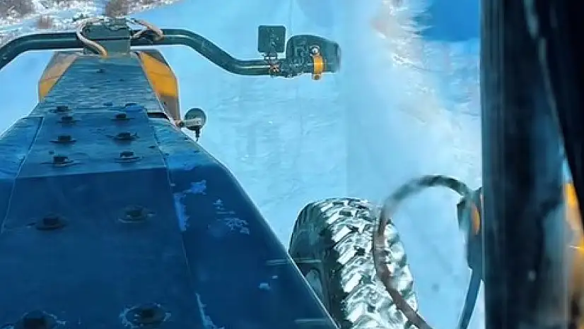 Karayazı'da Karla Mücadele Çalışmaları Aralıksız Sürüyor