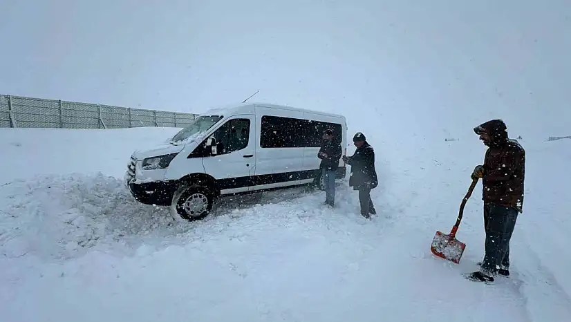 Karayazı'da ulaşım alarm verdi