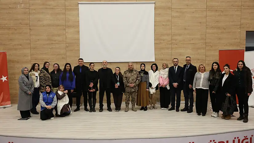 Kariyer Günleri Kapsamında Aybüke Öğretmen Öğrenci Yurdu'nda Gençlerle Buluşma