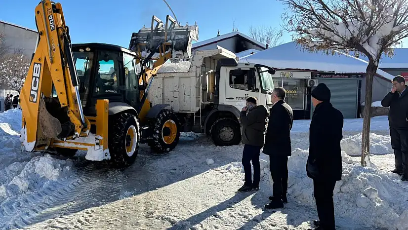 Karla mücadele çalışmaları Tutak'ta devam ediyor