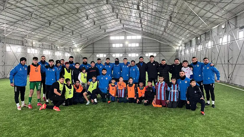 Kars 36 Spor Antrenmanını Kafkas Üniversitesi Kapalı Spor Salonu'nda Yaptı