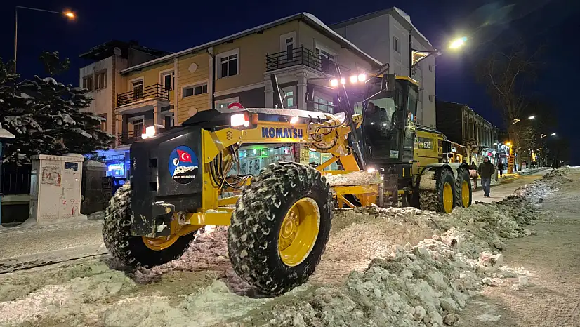 Kars Atatürk Caddesi'nde Kar Temizleme Çalışmaları Tamamlandı