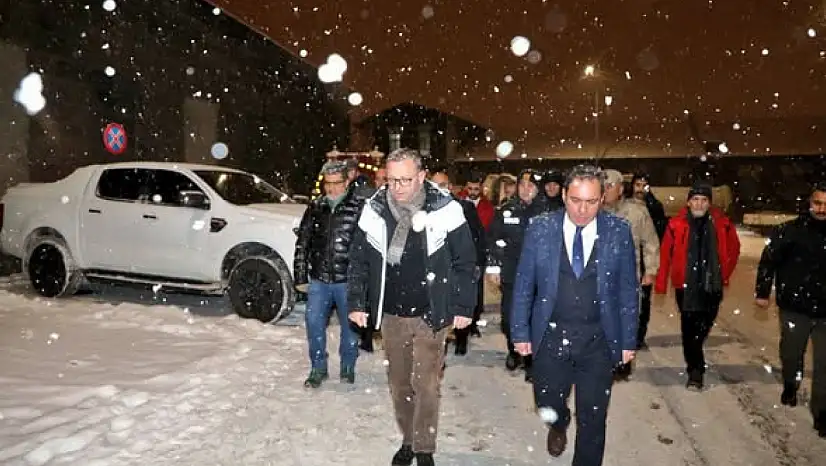 Kars Belediye Başkanı Gece Vardiyasında Görev Yapan Personeli Ziyaret Etti