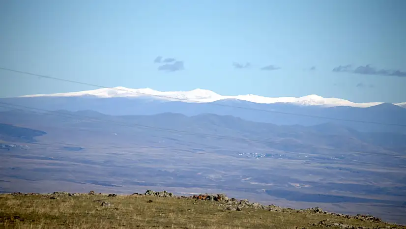 Kars'ın yüksek kesimleri beyaza büründü