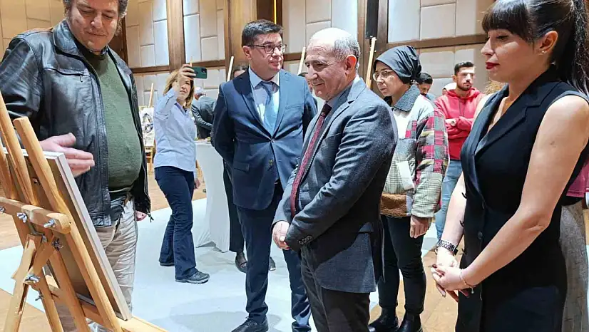 Kars'ta 102. Cumhuriyet Yılı için 100+20 Karma Sergisi Açıldı