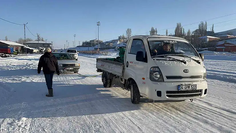 Kars'ta dondurucu soğuklar araçları çalışmaz hale getirdi