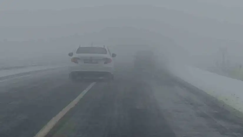 Kars'ta Etkili Olan Sis ve Kar Yağışı Uçuşları İptal Etti, Sürücülere Zor Anlar Yaşattı