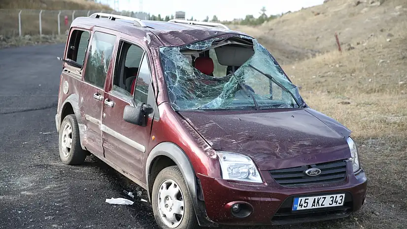 Kars'ta iki araç çarpıştı: 3 kişi yaralandı