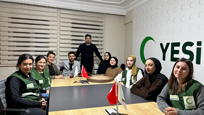 Kars'ta 'Mikrofon Sende' Etkinliğinde Gençler Müziğin Tadını Çıkardı