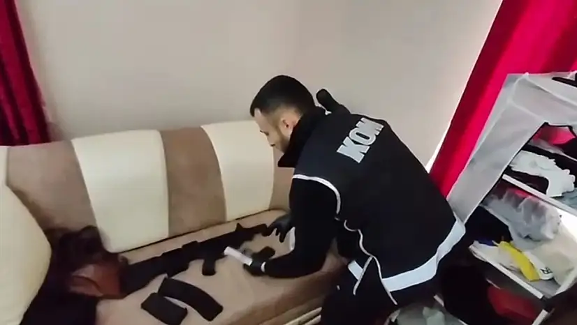 Kars'ta yasa dışı silah ticareti operasyonu: 8 gözaltı