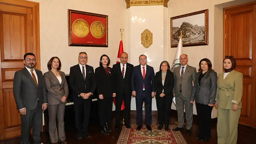 Kars Valisi Polat'tan Öğretmenler Günü'nde Anlamlı Kabul