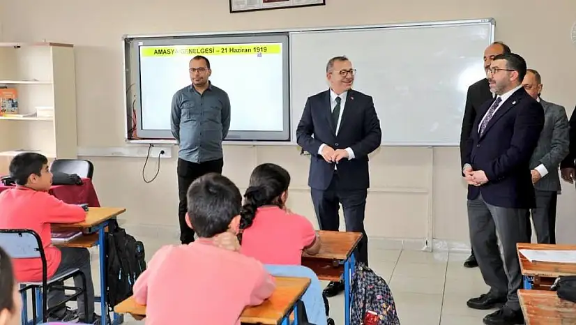 Kars Valisi ve Milletvekili Dikme Köyü Okullarını Ziyaret Etti