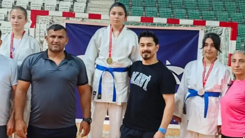 Karslı Judocular Müsabakalardan 2 Altın ile Döndü, Başarılarına Emeği Geçen Antrenörlerini Unutmadılar