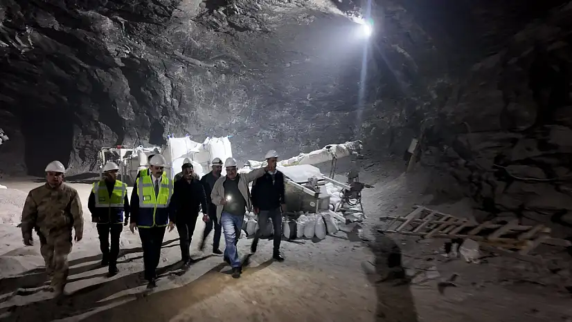 Kaymakam Yılmaz, Kamışlı'daki Tuz İşletmelerini Ziyaret Etti