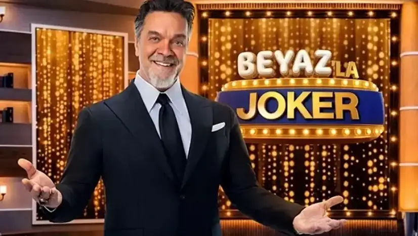 Kenyalı çevre aktivisti Trupena Muthoni bir ağaca kaç saat sarılarak Guiness Dünya Rekorlar Kitabı'na girmiştir?