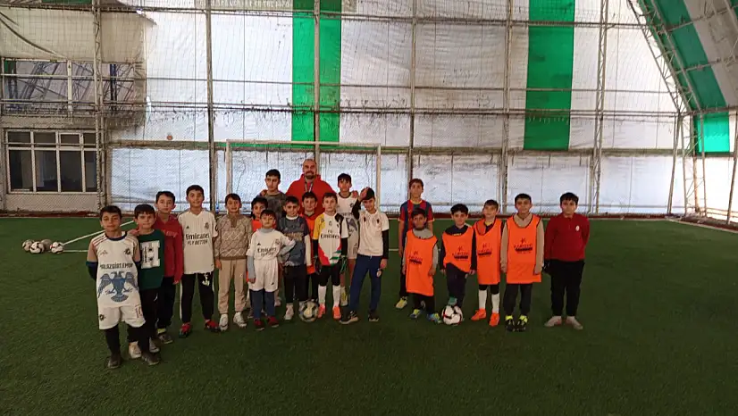 Malazgirt Futbol Sahası'nda Okul Sporları Antrenmanları Sürüyor