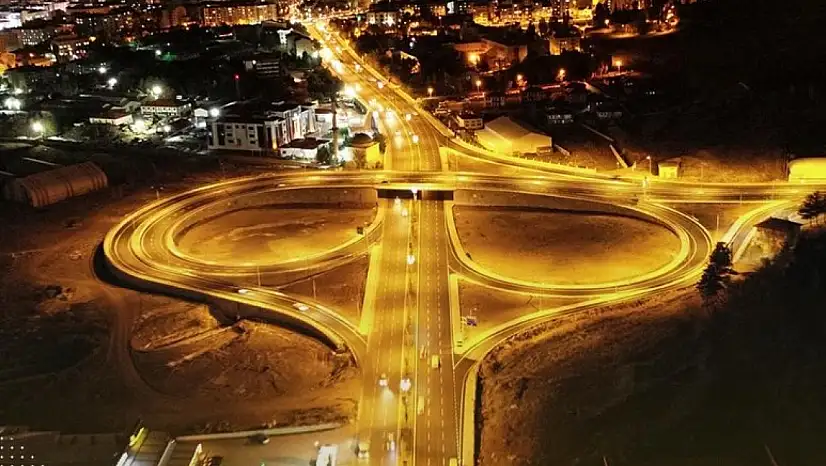 Mevlâna Köprülü Kavşağı Erzurum Trafiğine Nefes Aldırdı