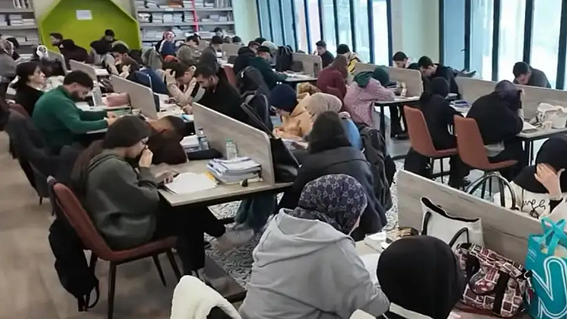 Muş Belediyesi Halk Kütüphanesi Öğrencilerden Yoğun İlgi Görüyor