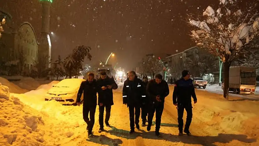 Muş Belediyesi Karla Mücadele Çalışmalarını Aralıksız Sürdürüyor