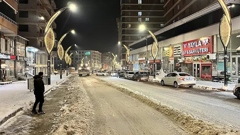 Muş Belediyesi Karla Mücadelede 7/24 Sahada