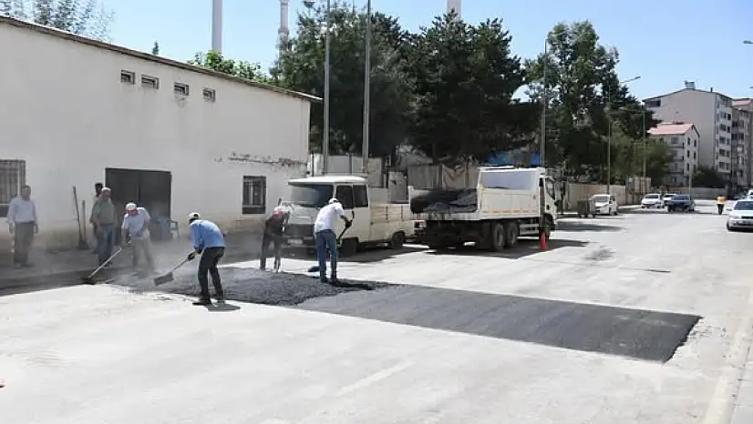 Muş Belediyesi'nden Yol Güvenliği İçin Kasis Çalışması