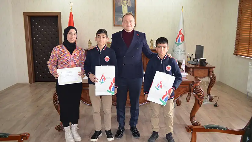 Muş Söğütlü Ortaokulu, Vicdanlı Bilim Yarışması'nda Türkiye Birincisi Oldu