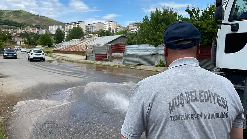 Muş'ta Bayram Temizliği: Mezarlıklar ve Sokaklar Hijyenle Yenileniyor