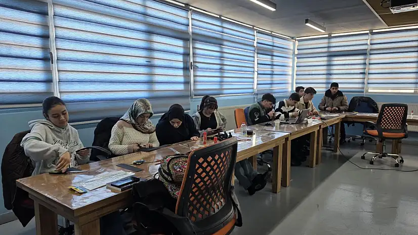 Muş'ta Deneyap Yıldızları Malzeme Bilimi ve Nanoteknoloji Deneyleriyle Buluştu