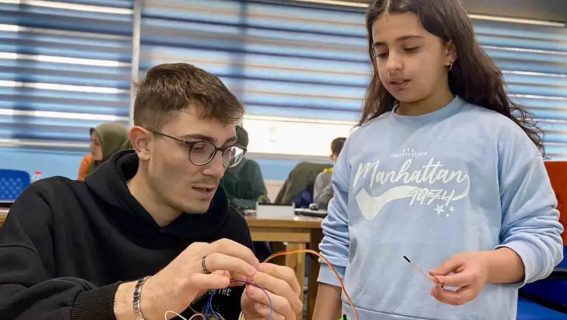 Muş'ta Gençler, Deneyap Atölyesi'nde İleri Robotik Eğitimi Alıyor