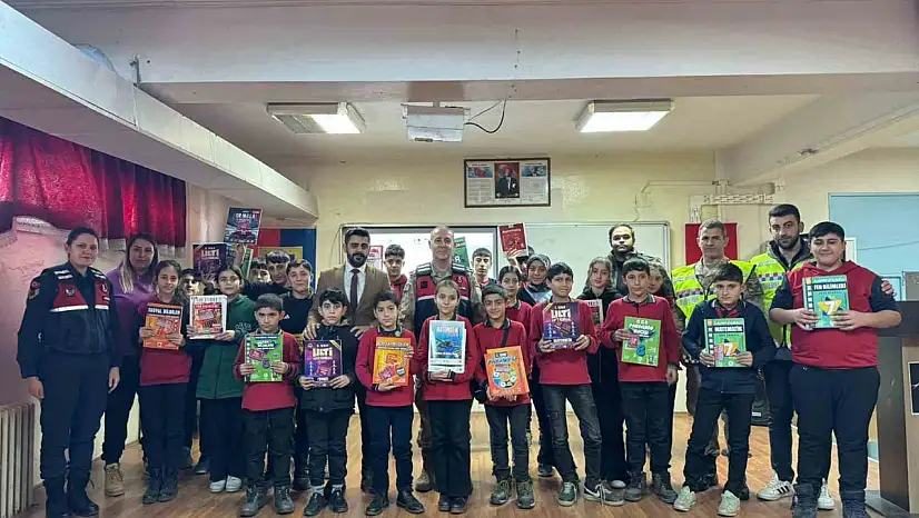 Muş'ta Jandarma, Öğrencilere Güvenlik ve İnternet Eğitimi Verdi