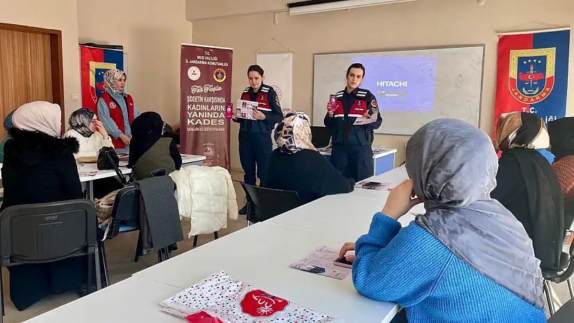 Muş'ta Kadın Kursiyerlere KADES Uygulaması Bilgilendirmesi