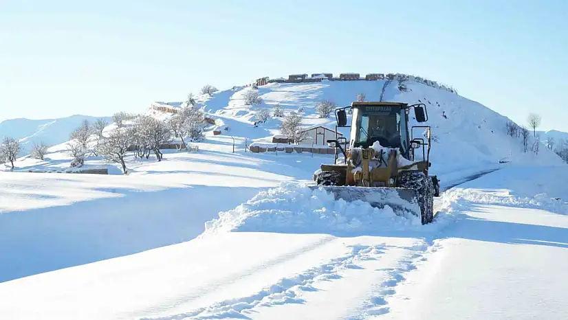 Muş'ta kar yaşamı durdurdu: Yüzlerce köy yolu kapalı