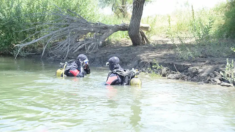 Muş'ta Murat Nehri'ne düşen 10 yaşındaki Berat'ı arama çalışmaları üçüncü gününde