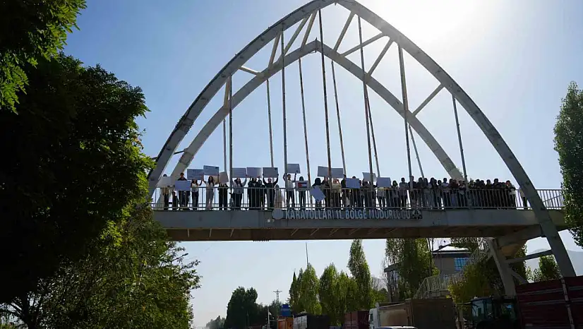 Muş'ta Öğrenciler, İsrail'in Gazze Saldırılarına Destek İçin Yürüyüş Düzenledi