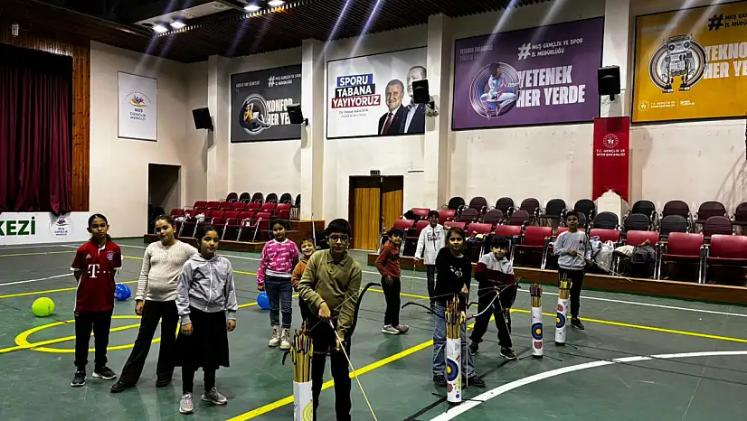Muş'ta Okul Sporları Kapsamında Okçuluk Antrenmanları Sürüyor
