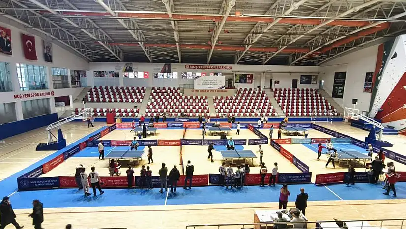 Muş'ta Okul Sporları Masa Tenisi İl Birinciliği Müsabakaları Devam Ediyor