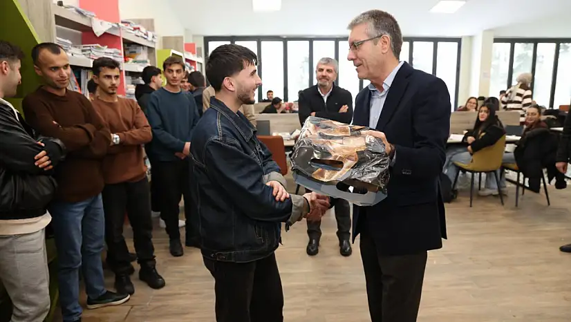 Muş'ta Üniversite Adaylarına Kaynak Kitap Desteği