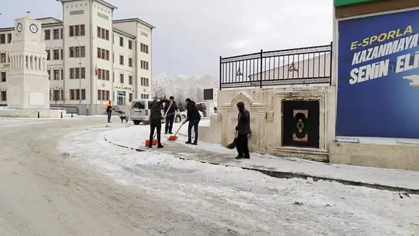 Narman'da Karla Mücadele Çalışmaları Aralıksız Sürüyor