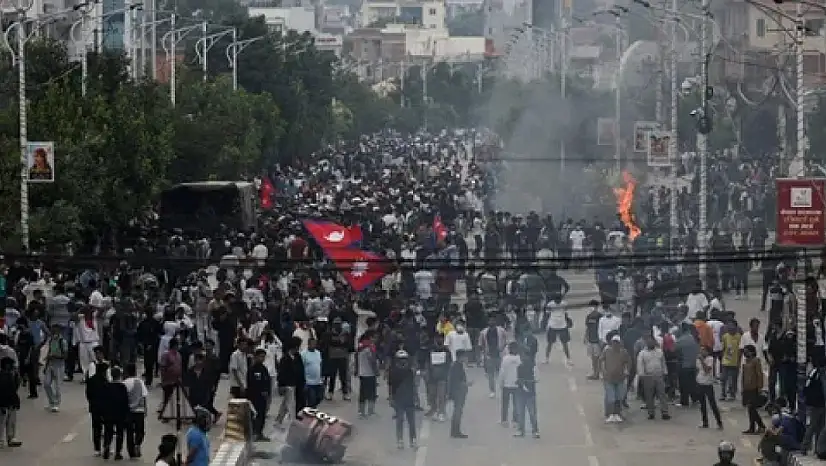 Nepal'de Protestolarda 19 Kişi Hayatını Kaybetti: Sosyal Medya Yasağı Kalkıyor