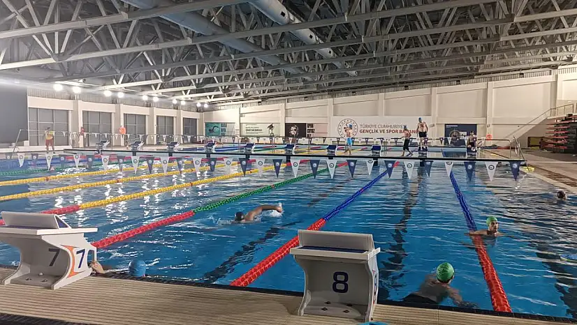 Olimpik Yüzme Günleri Kapsamında Yurttan Gelen Gençler Havuzda Buluştu