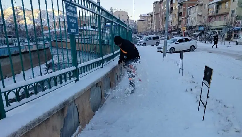 Oltu Belediyesi Karla Mücadelede 7/24 Sahada