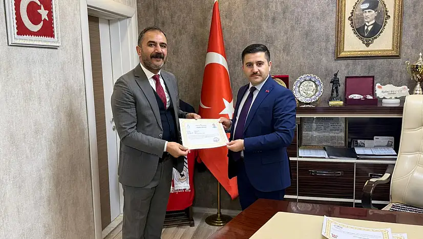 Özalp'te Gençlik ve Spor Personeline Başarı Belgesi