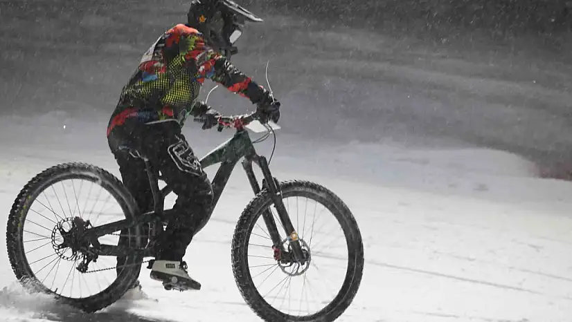 Palandöken'de snowbike rüzgarı esti
