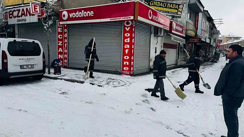 Patnos'ta kar temizliği hız kesmeden sürüyor